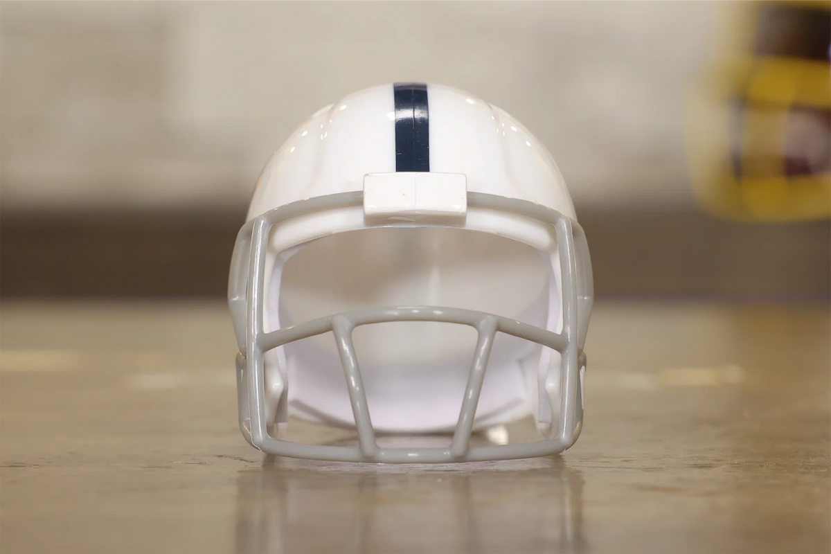 Vs Riddell Speed Pocket Football Helm - NFL Indianapolis Colts DE Riddell Speed Pocket Football Helmet - Indianapolis Vs Riddell Speed Pocket Football Helm - NFL Indianapolis Colts DE Riddell Speed Pocket Football Helmet - Indianapolis