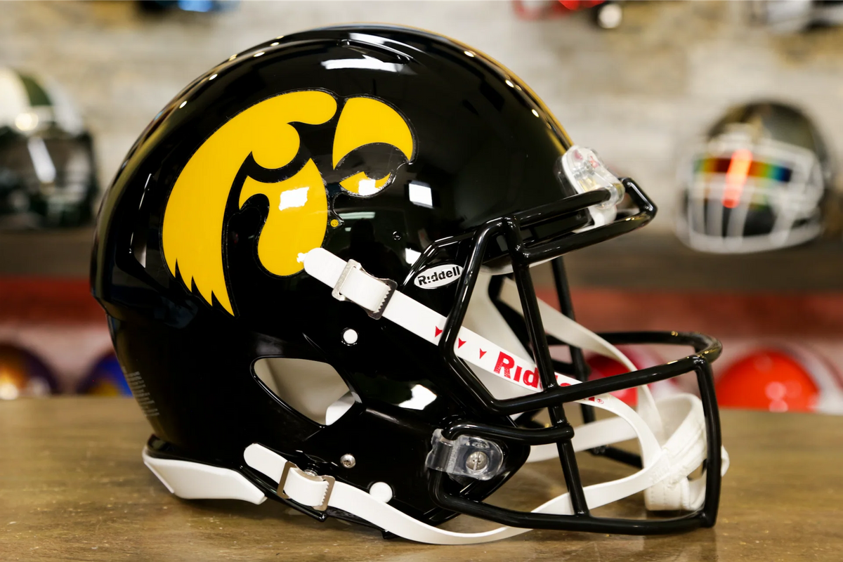 Riddell NCAA Iowa Hawkeyes Speed Authentic Replica Helmet, OS