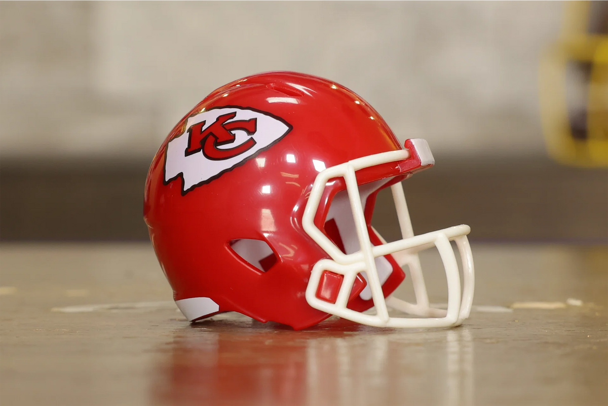Kansas City Chiefs Riddell Speed Pocket Pro – Green Gridiron, Inc