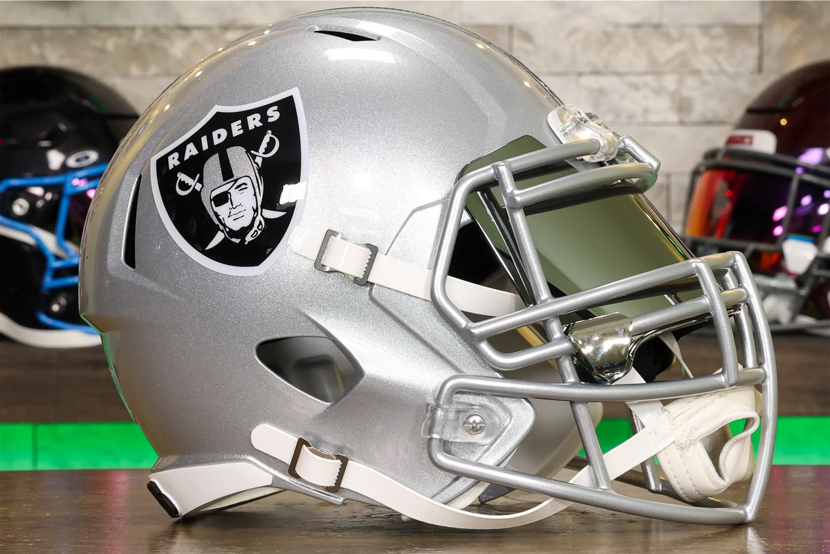 Las Vegas Raiders Riddell Speed Display Helmet