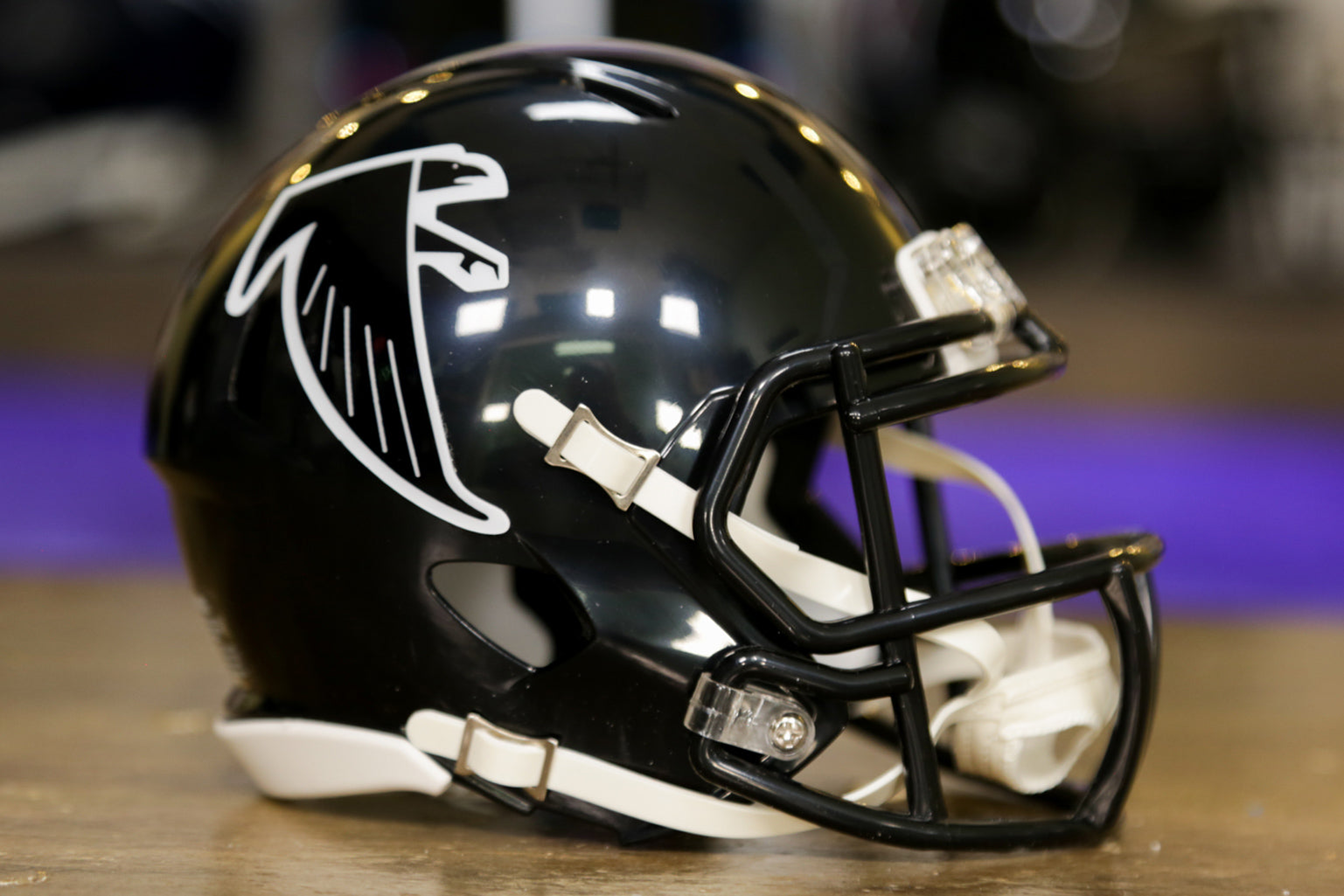 Riddell Atlanta Falcons 1990-2002 Throwback Speed Mini Helmet Riddell Atlanta Falcons 1990-2002 Throwback Speed Mini Helmet