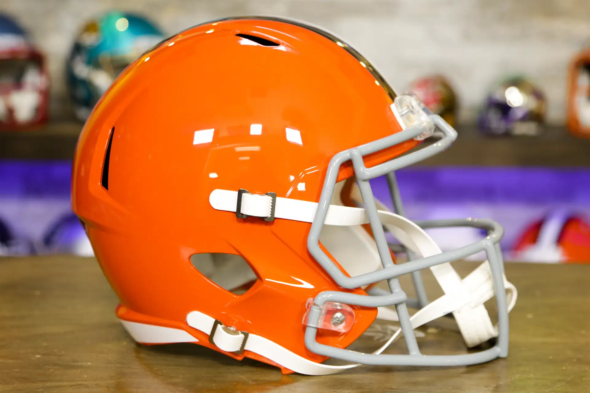 Cleveland Browns Riddell Speed Display Helmet Cleveland Browns Riddell Speed Display Helmet