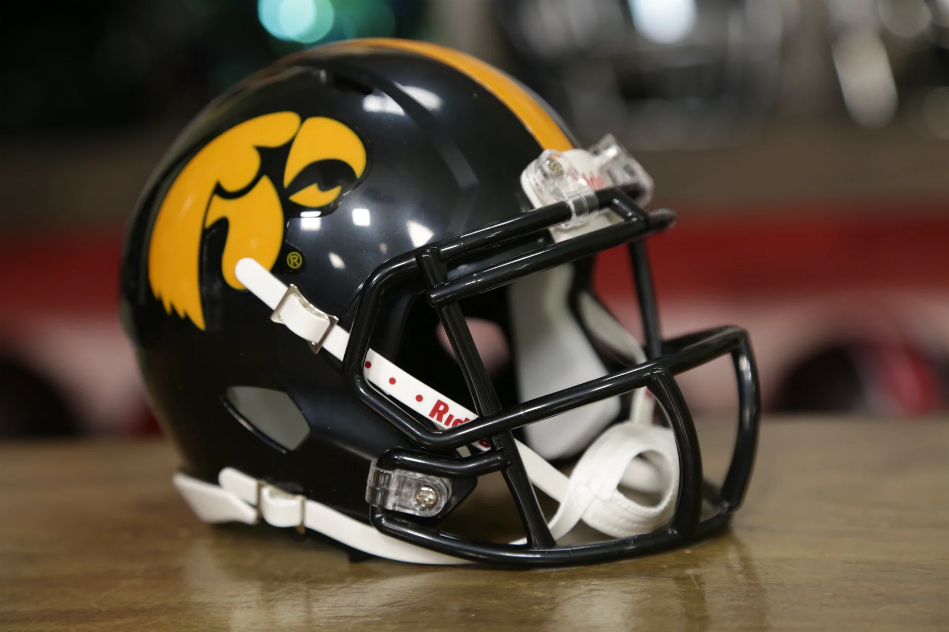 Iowa Hawkeyes Riddell Speed Mini Helmet – Green Gridiron, Inc