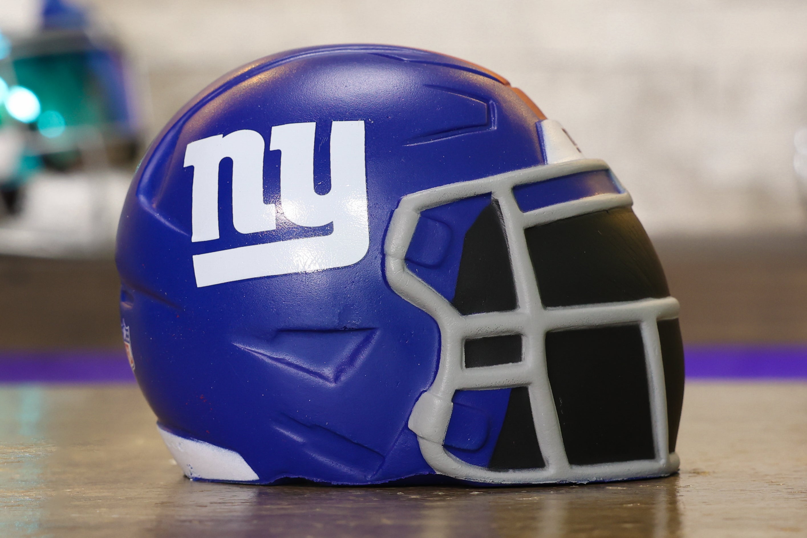 Jumbo Squeezymates Helmet - New York Giants