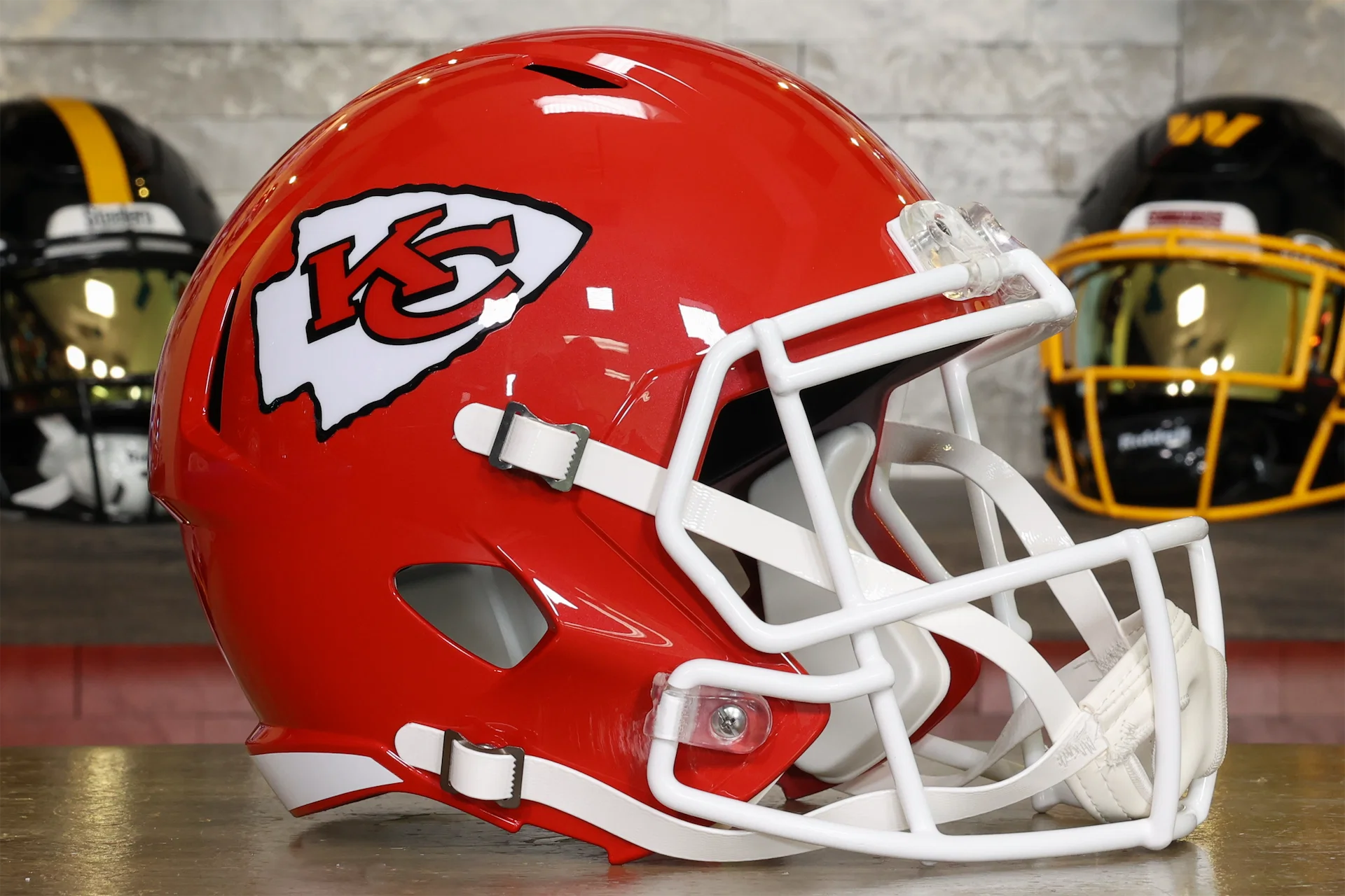 chief helmet football WinCraft Kansas City Chiefs 3' x 5' Deluxe Single-Sided Flag internal padding Kansas City Chiefs Riddell Speed