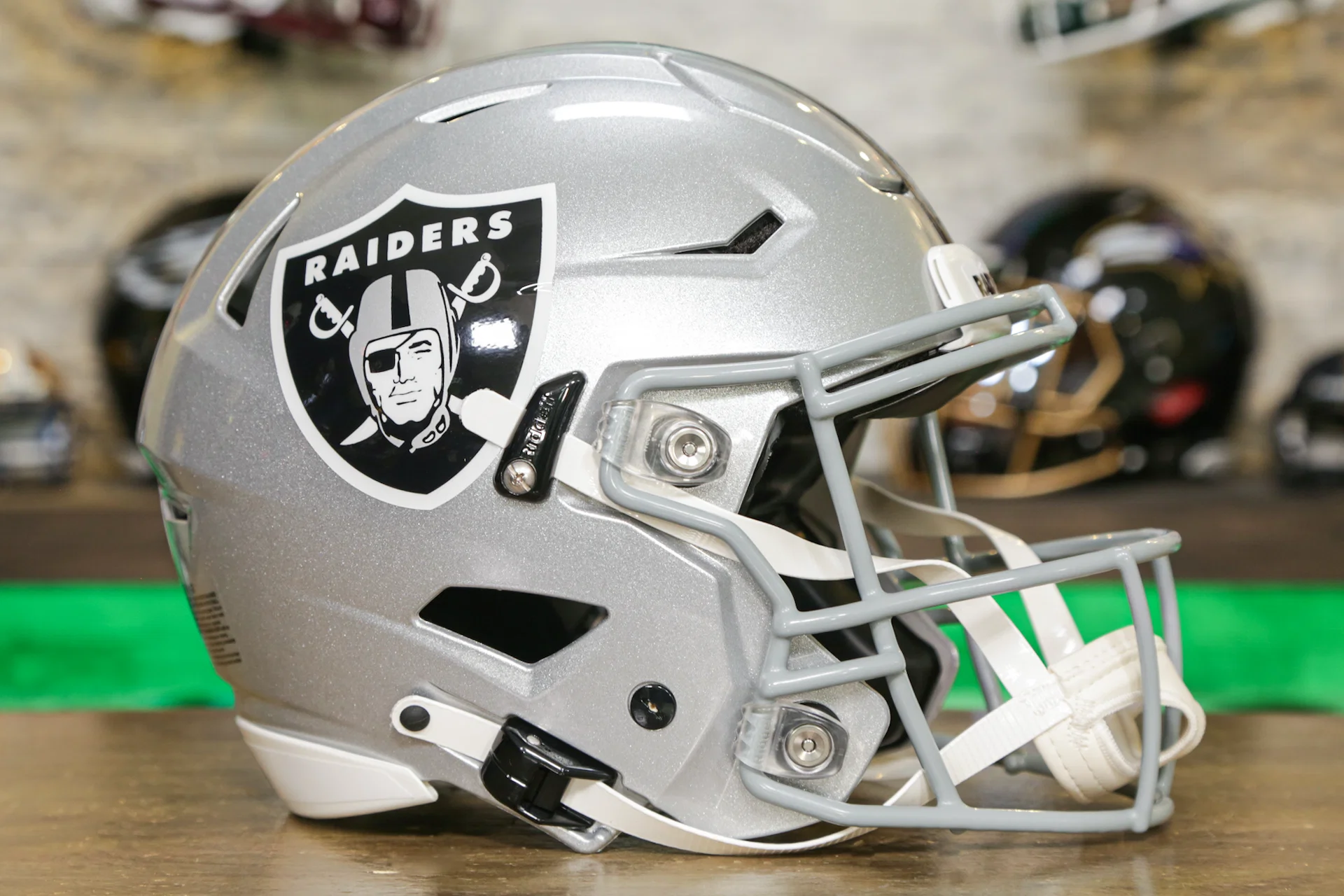 Las Vegas Raiders Helmet Riddell Authentic Full Size SpeedFlex Style Las Vegas Raiders Helmet Riddell Authentic Full Size SpeedFlex Style