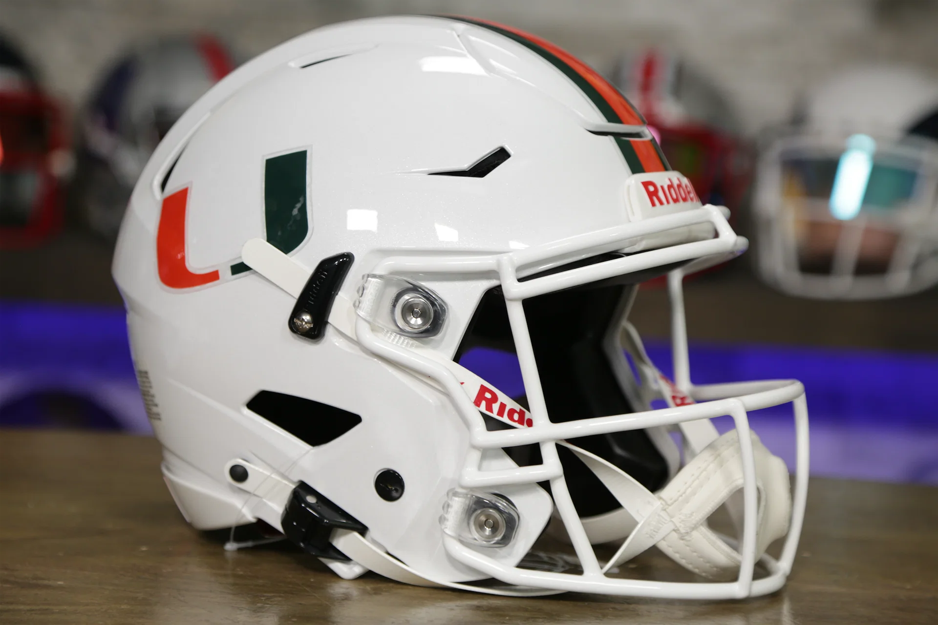custom football helmets speedflex New Orleans Saints On Field Alternate Authentic Symptoms include Riddell Speedflex Miami Football Helmet