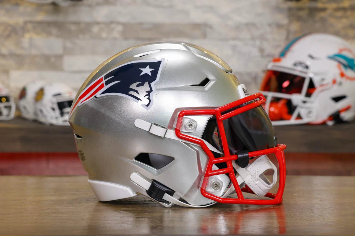New England Patriots Riddell SpeedFlex Mid-Size Helmet