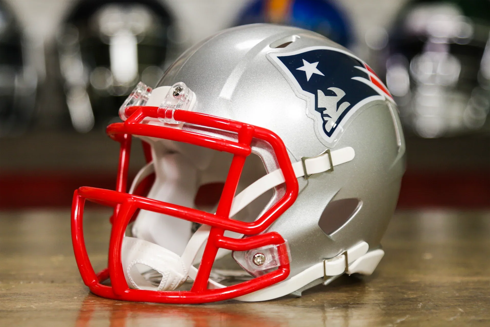 1 6 scale patriots football helmet for big headed figures New England Riddell SpeedFlex Mid-Size – Green Gridiron, Inc This medium helmet features NFL team name and logo decals NFL Hover Helmet - Las
