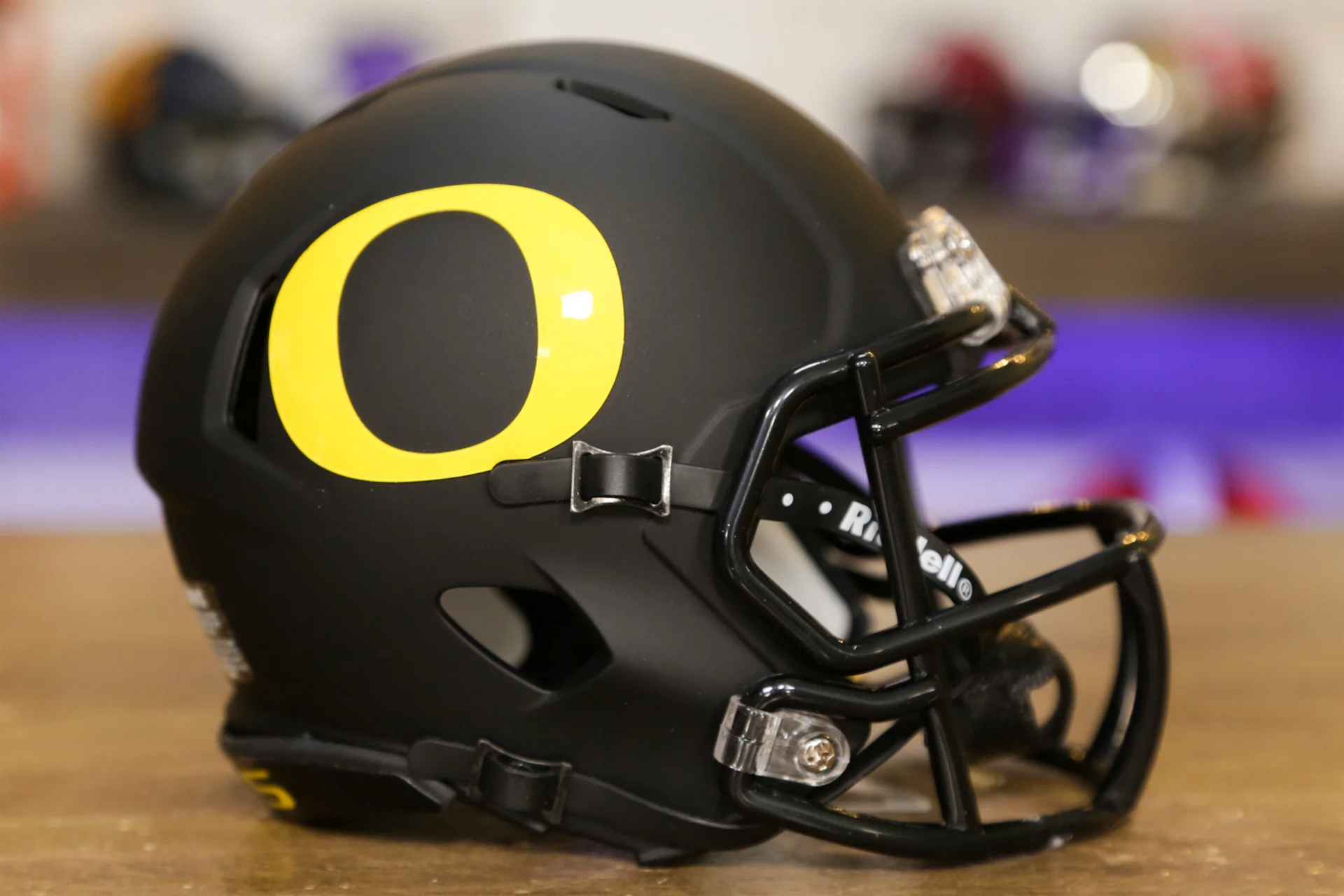 ducks speed revolution football helmet Oregon Ducks Riddell Speed Mini Helmet