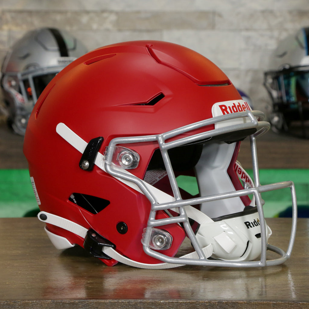 Person Speedflex 2025 Riddell SpeedFlex White Out - ADULT – Green Gridiron, Inc.