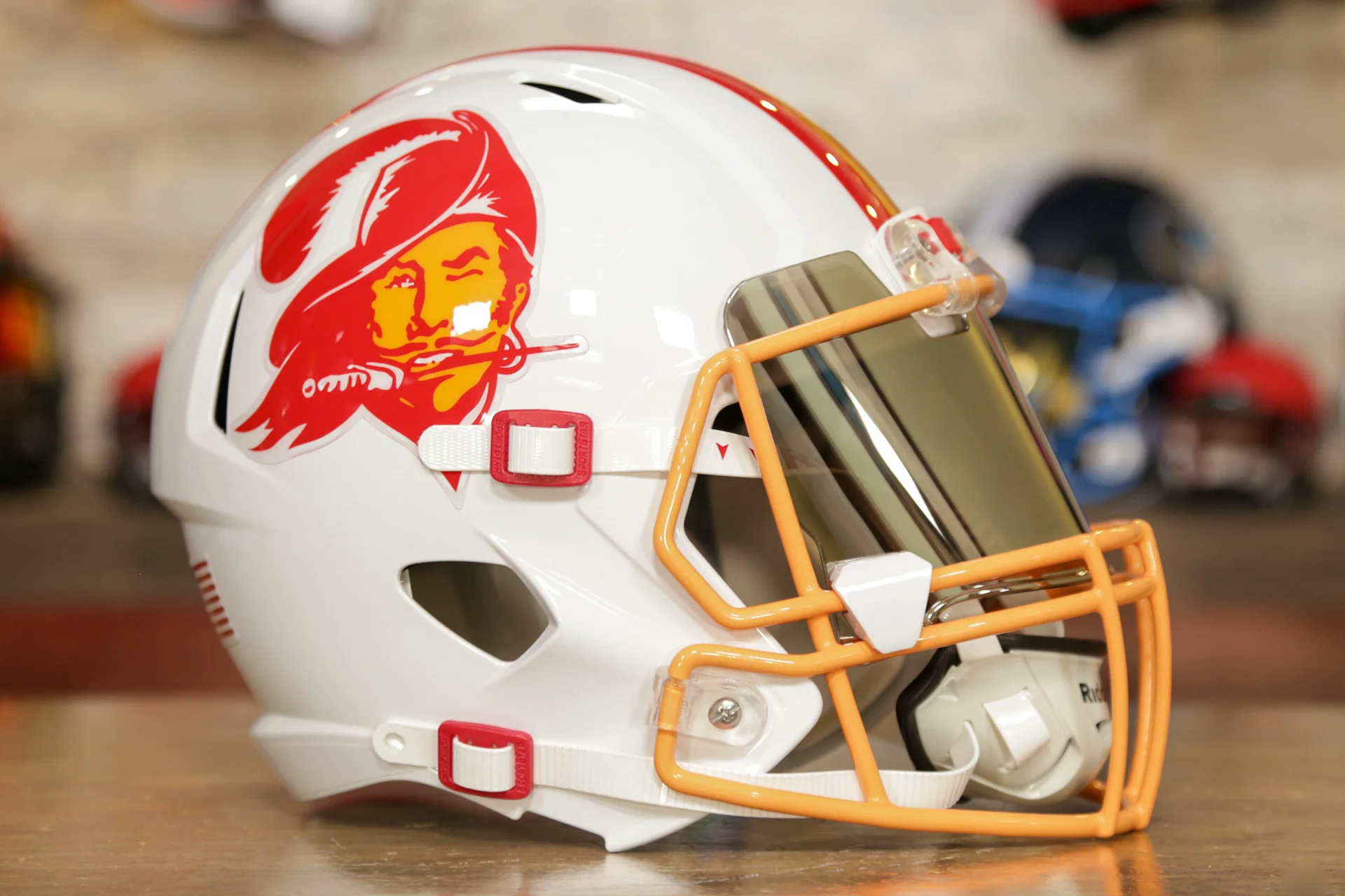 Tampa Bay Buccaneers Riddell Speed Display Helmet