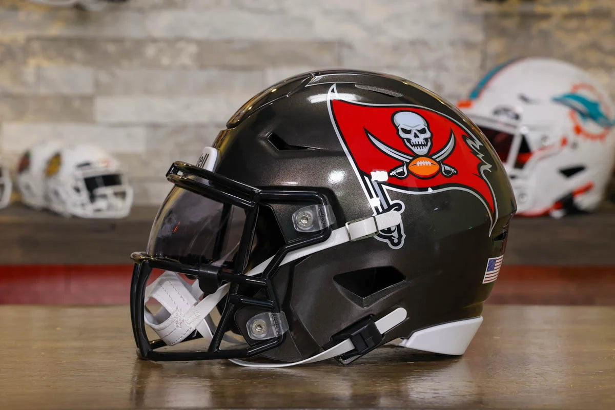 Tampa Bay Buccaneers Riddell SpeedFlex Mid-Size Helmet – Green